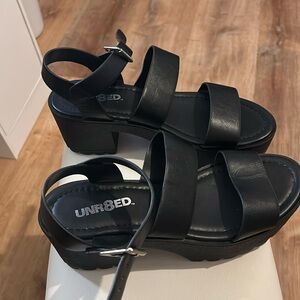 Black Platform Sandals with Chunky Heel and Adjustable Strap